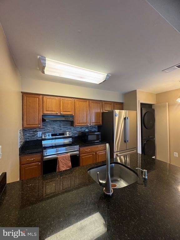 8610 Beekman Place - Photo 9