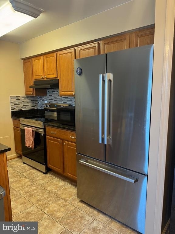 8610 Beekman Place - Photo 3
