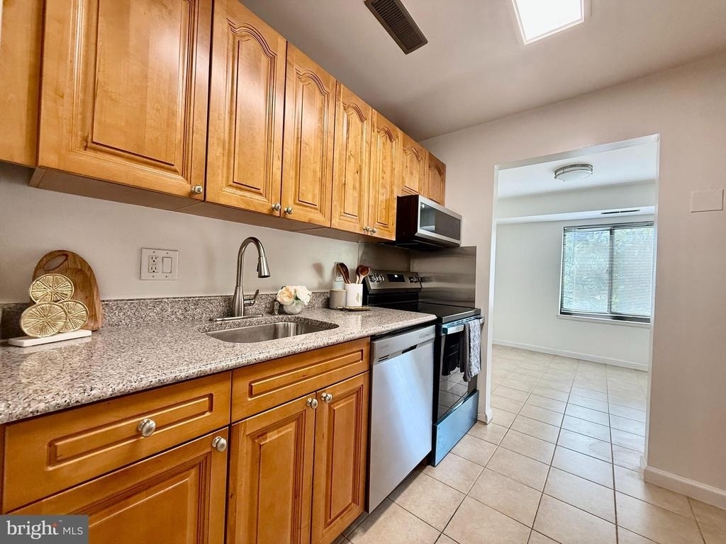 3101 S Manchester Street - Photo 1