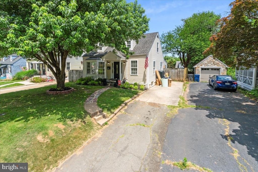 2819 Summerfield Road - Photo 1