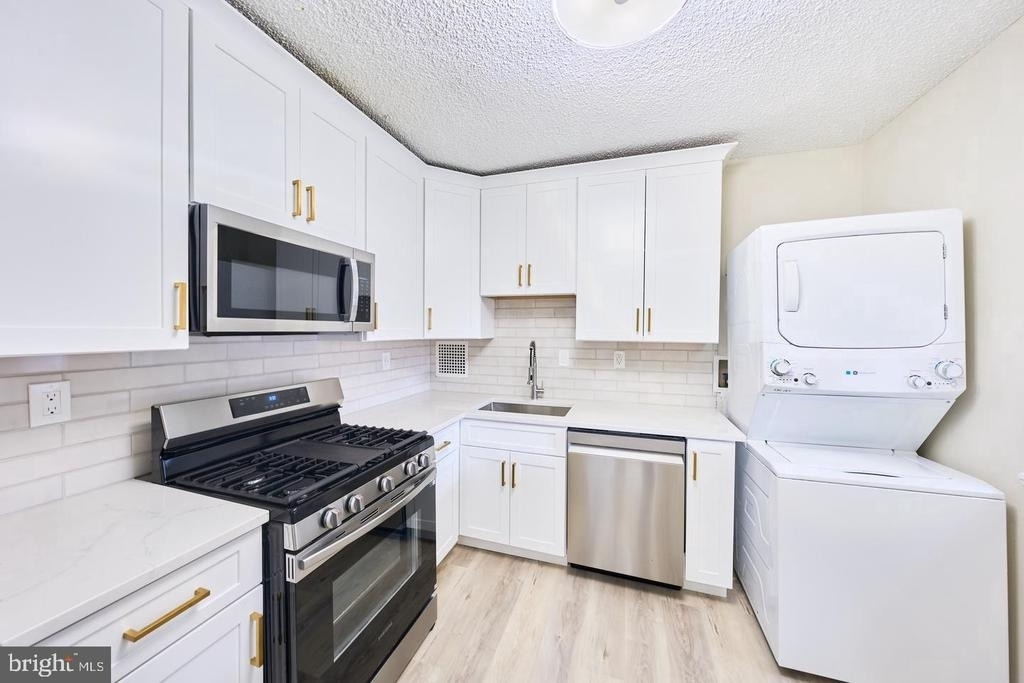 3701 S George Mason Drive - Photo 7