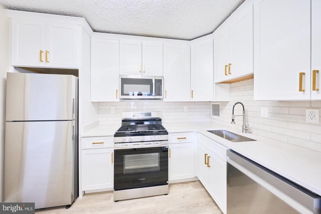 3701 S George Mason Drive - Photo 10