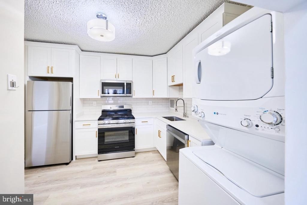 3701 S George Mason Drive - Photo 6