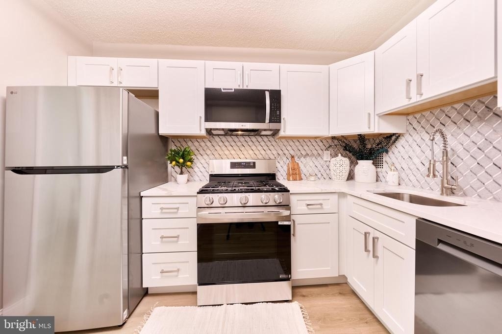 3705 S George Mason Drive - Photo 4