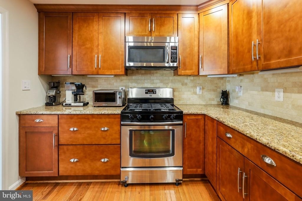 8011 Jackson Road - Photo 7