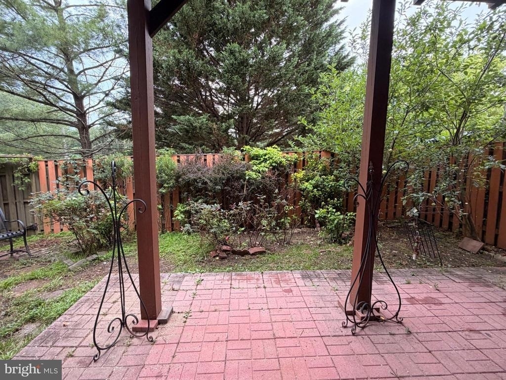 8818 Ridge Hollow Court - Photo 4