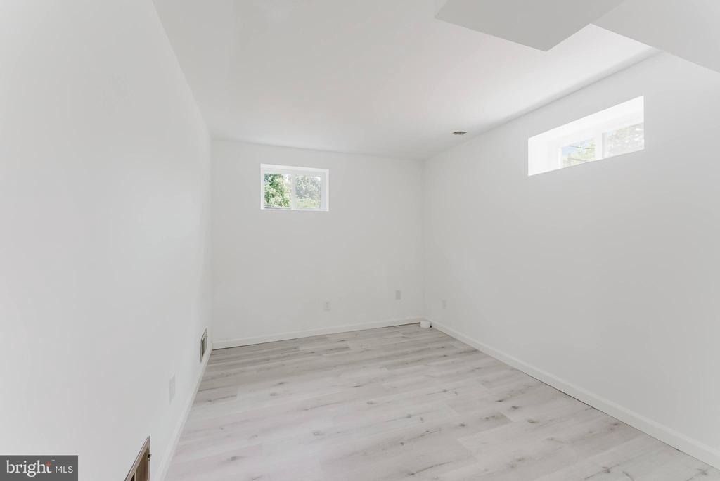10914 Woodhaven Drive - Photo 19
