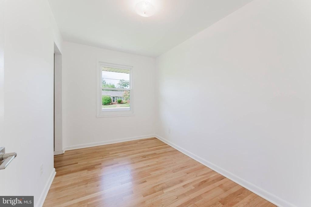 10914 Woodhaven Drive - Photo 8