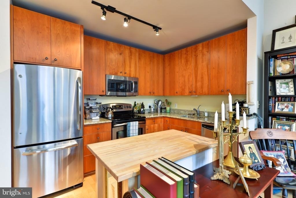 520 John Carlyle Street - Photo 7