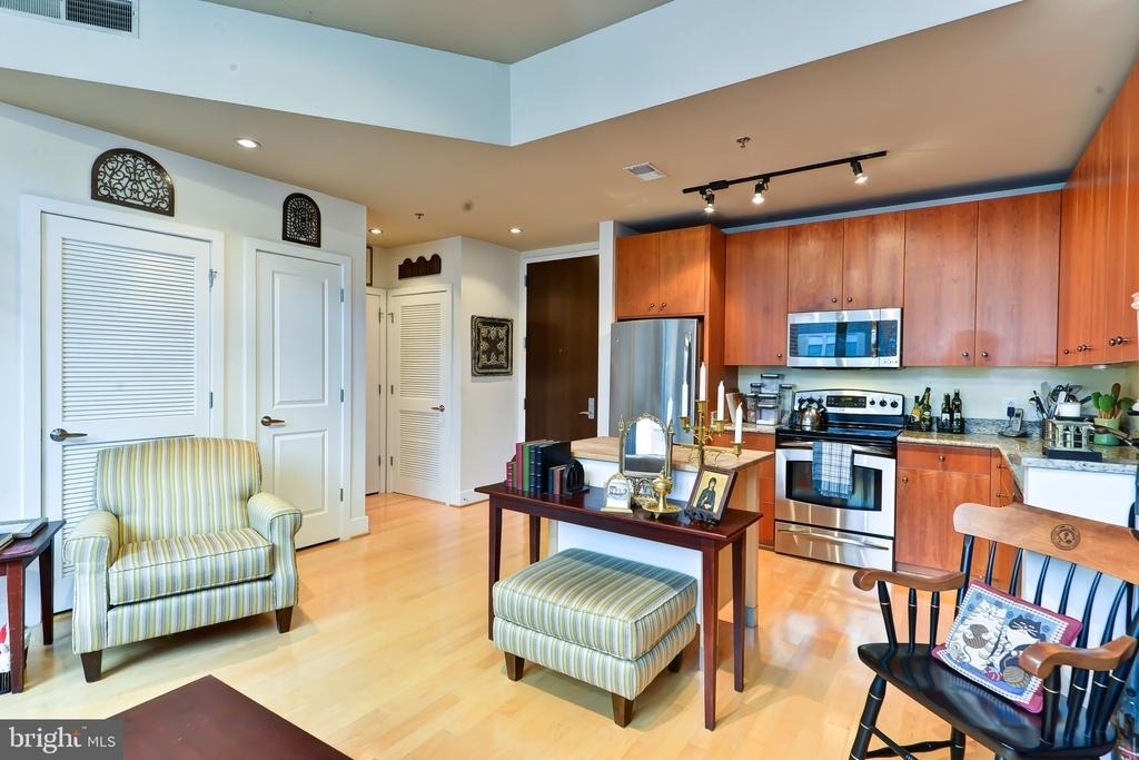 520 John Carlyle Street - Photo 5