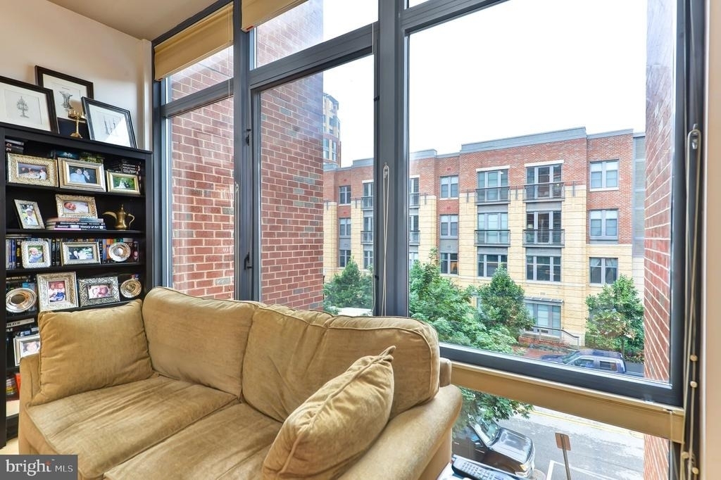 520 John Carlyle Street - Photo 3