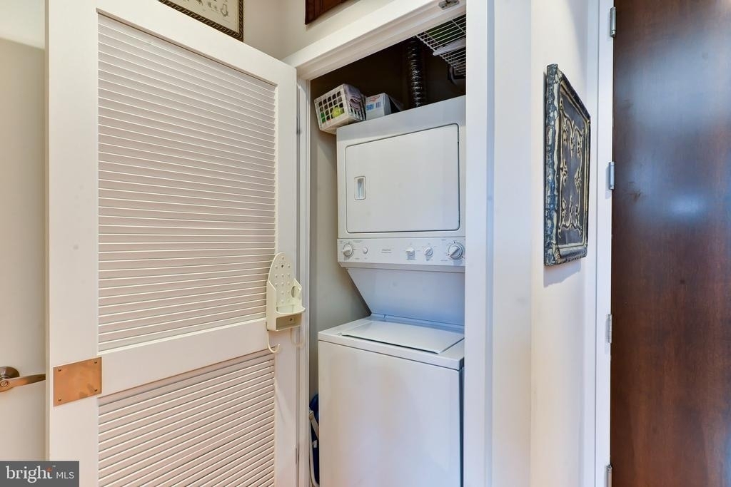 520 John Carlyle Street - Photo 13