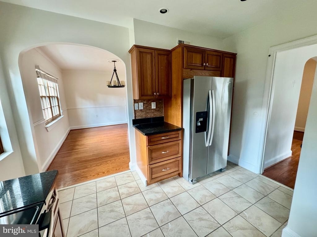 204 S Irving Street - Photo 6