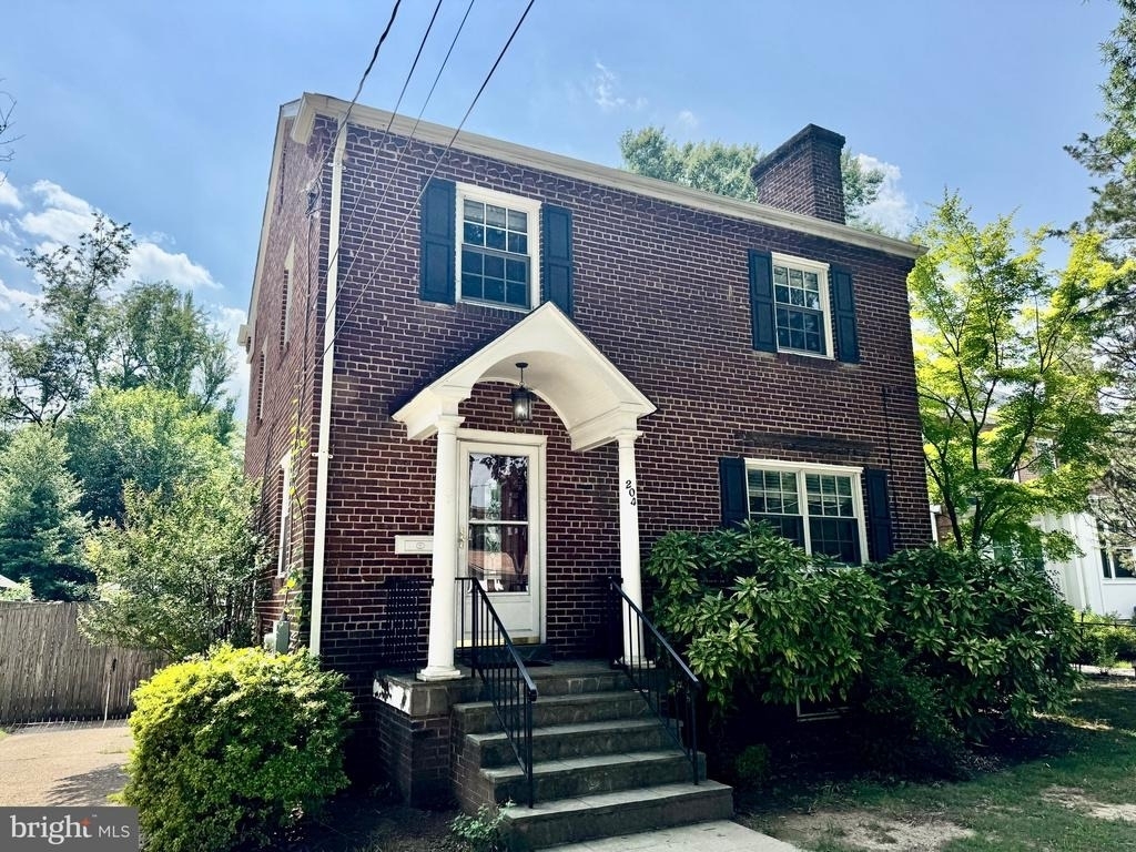 204 S Irving Street - Photo 1