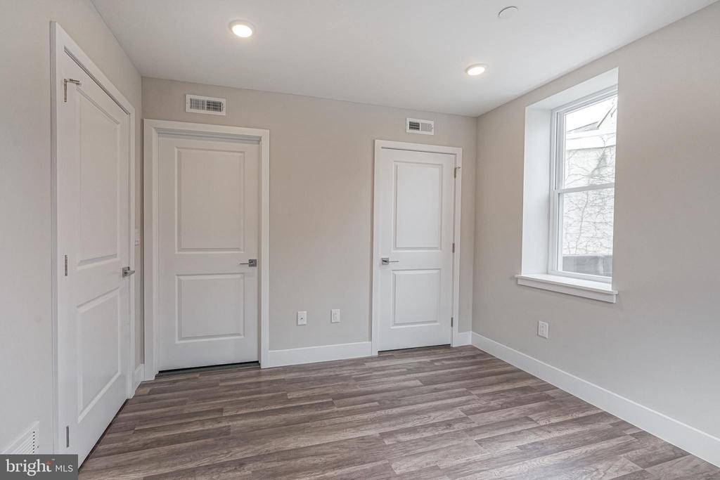 1070 N Front Street - Photo 5