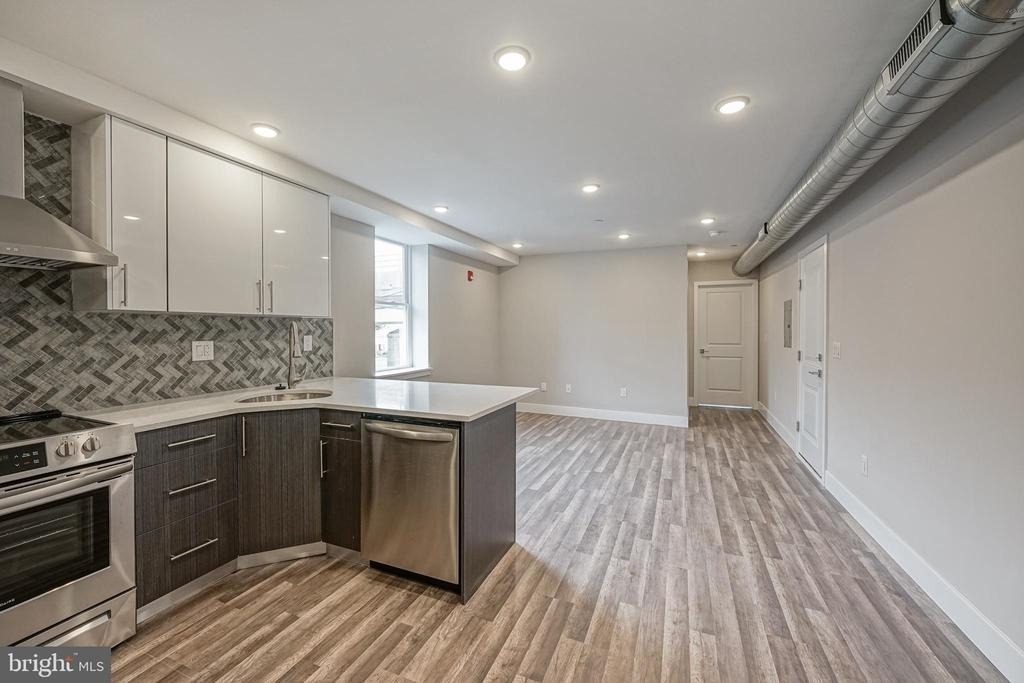 1070 N Front Street - Photo 2