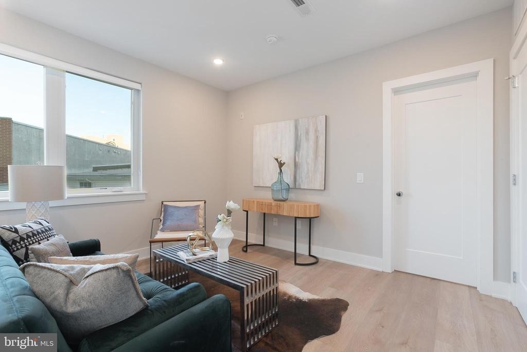 1513 Ridge Avenue - Photo 12