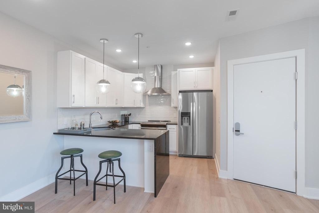1513 Ridge Avenue - Photo 2