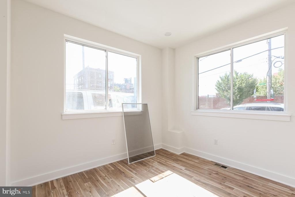 1431 Brown Street - Photo 3