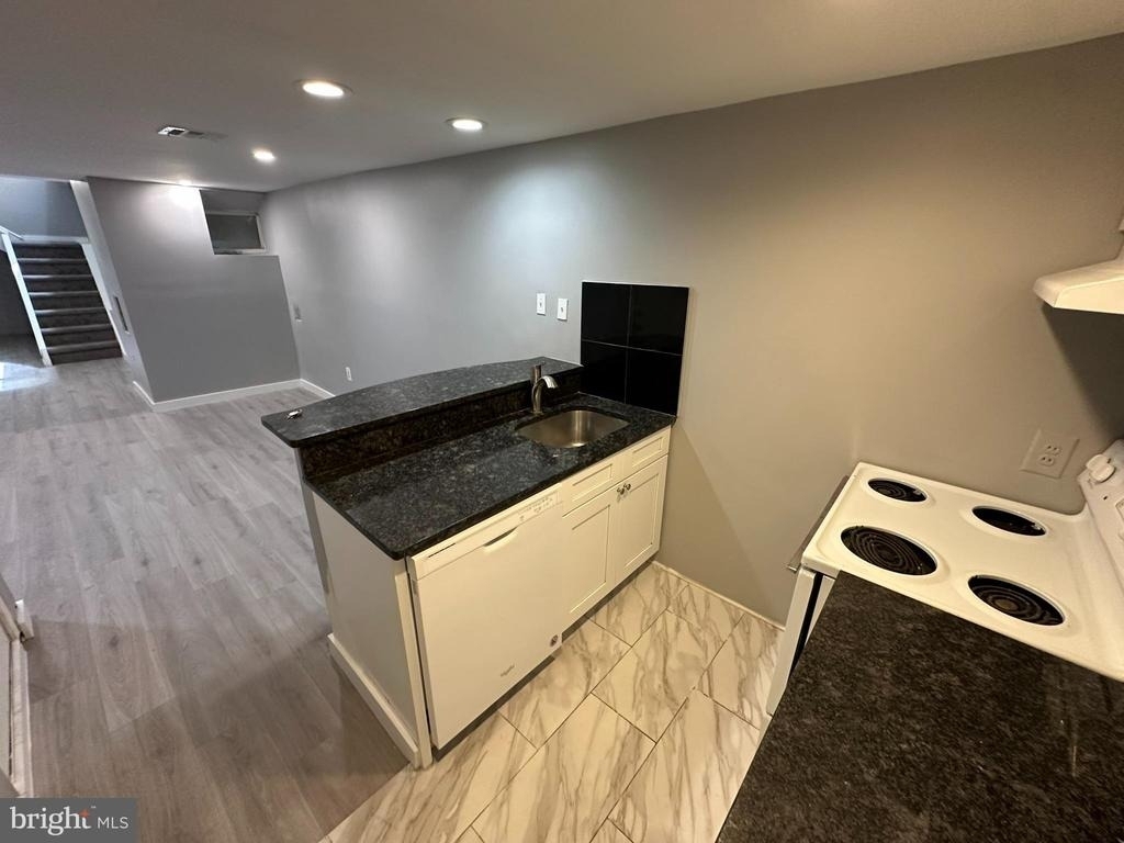 2110-12 South Street - Photo 6