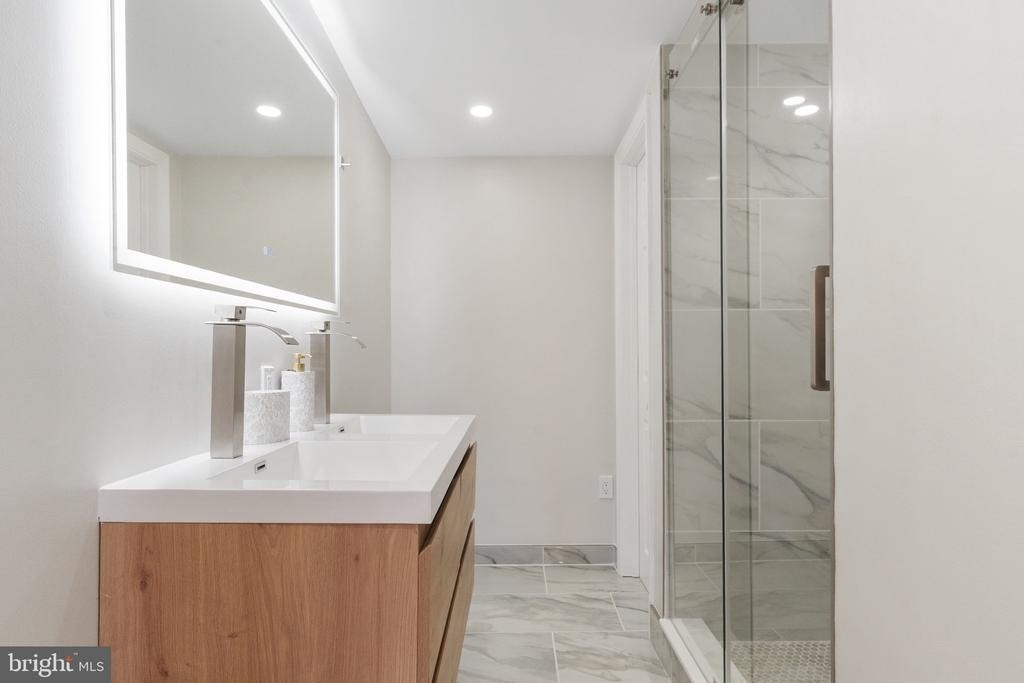 1203 Moore Street - Photo 18