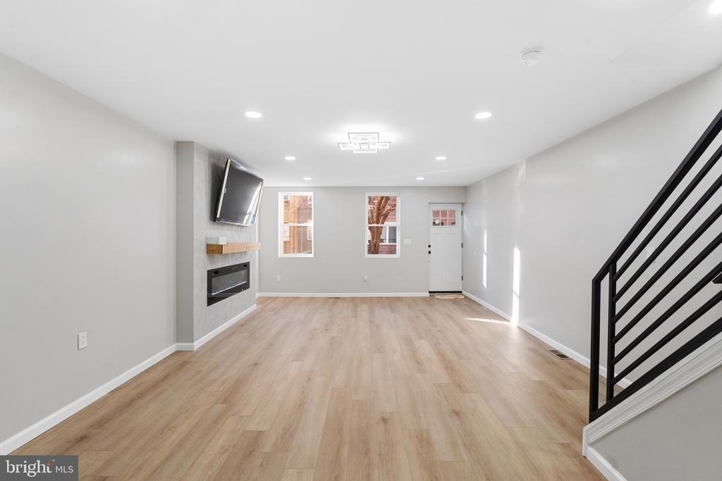 1203 Moore Street - Photo 9