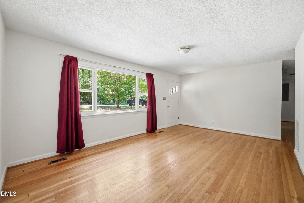 139 Windsor Circle - Photo 4