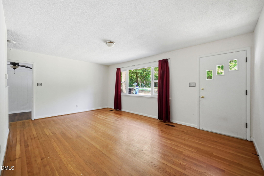 139 Windsor Circle - Photo 3