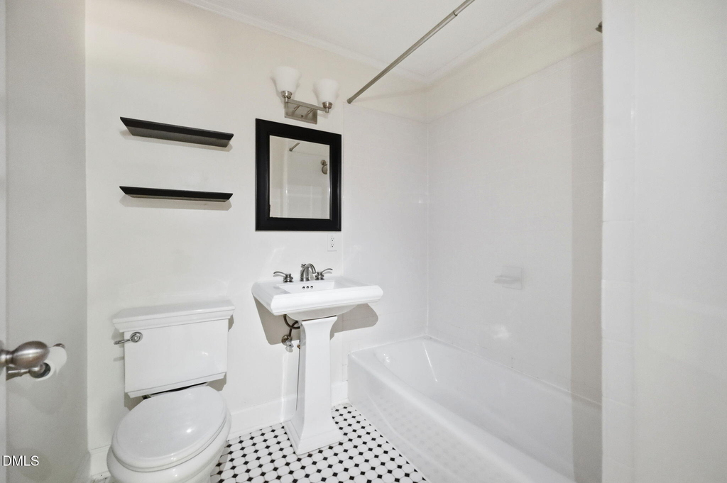 139 Windsor Circle - Photo 18