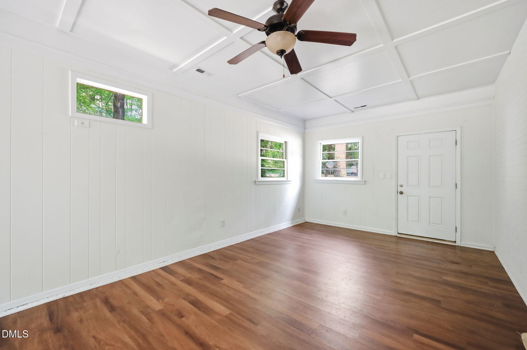 139 Windsor Circle - Photo 8