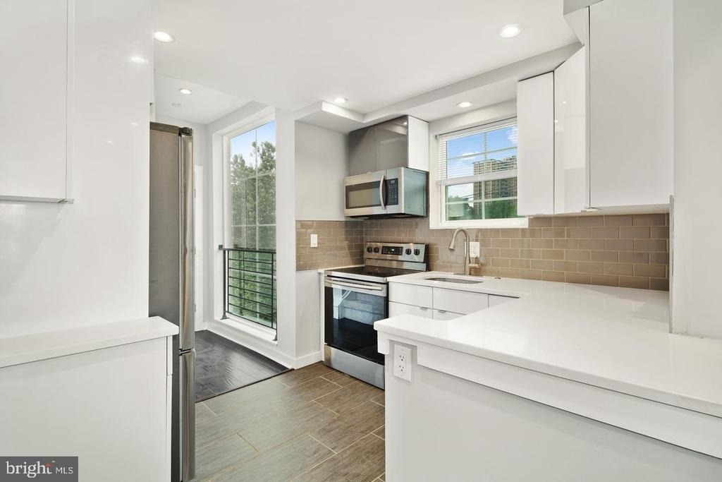 17 S 44th Street - Photo 2