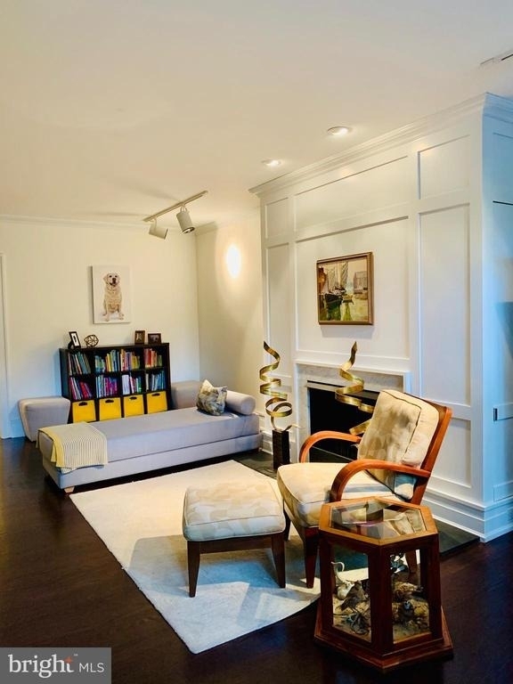 323 Pine Street - Photo 1