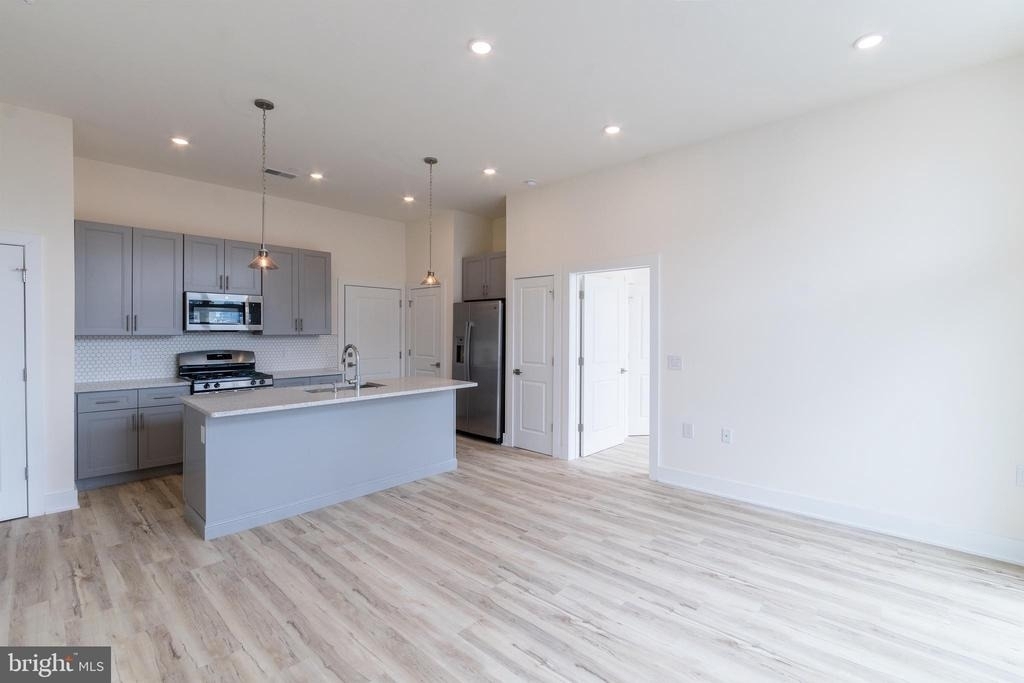 1129 Germantown Avenue - Photo 3