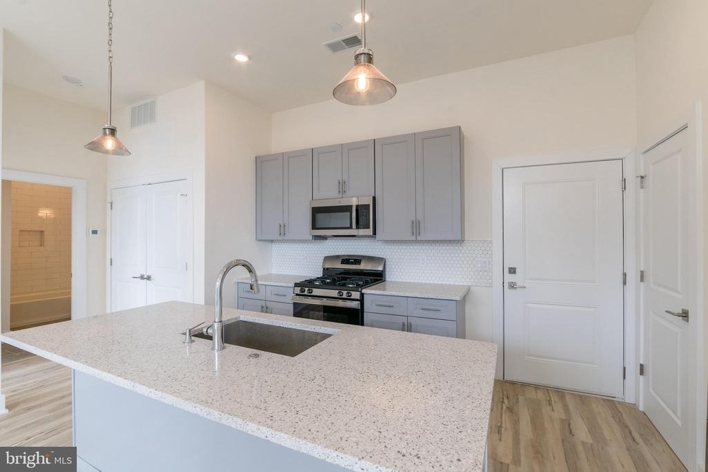 1129 Germantown Avenue - Photo 5