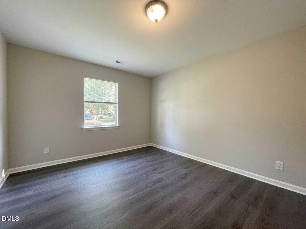 601 Larchwood Drive - Photo 10
