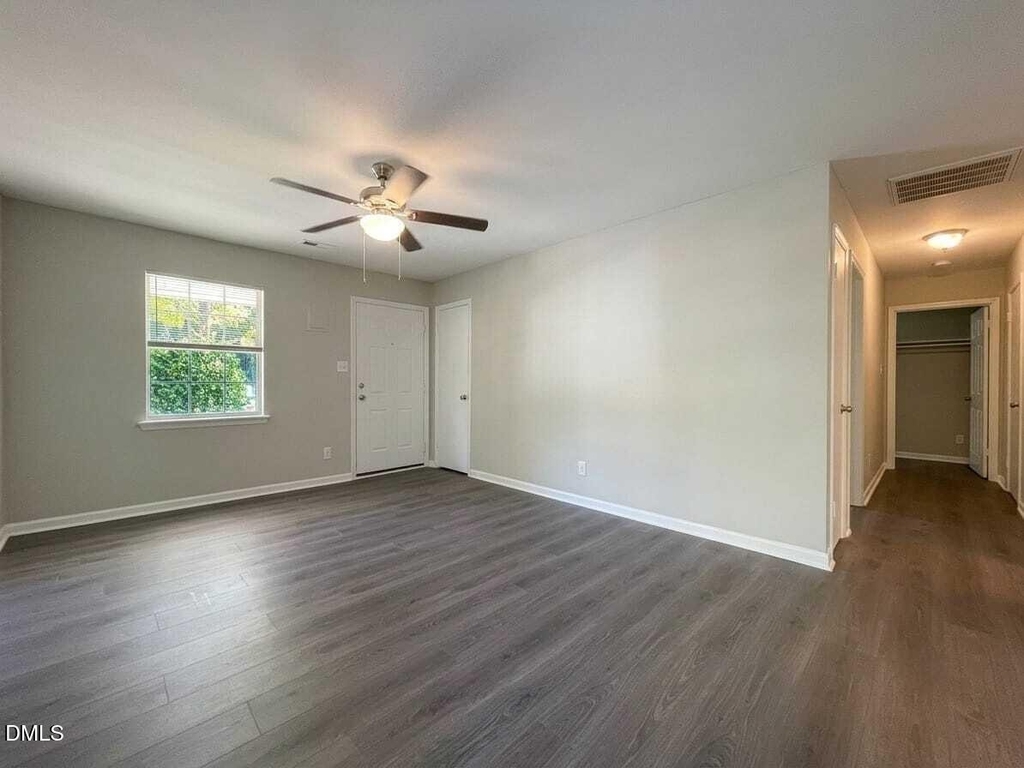 601 Larchwood Drive - Photo 2