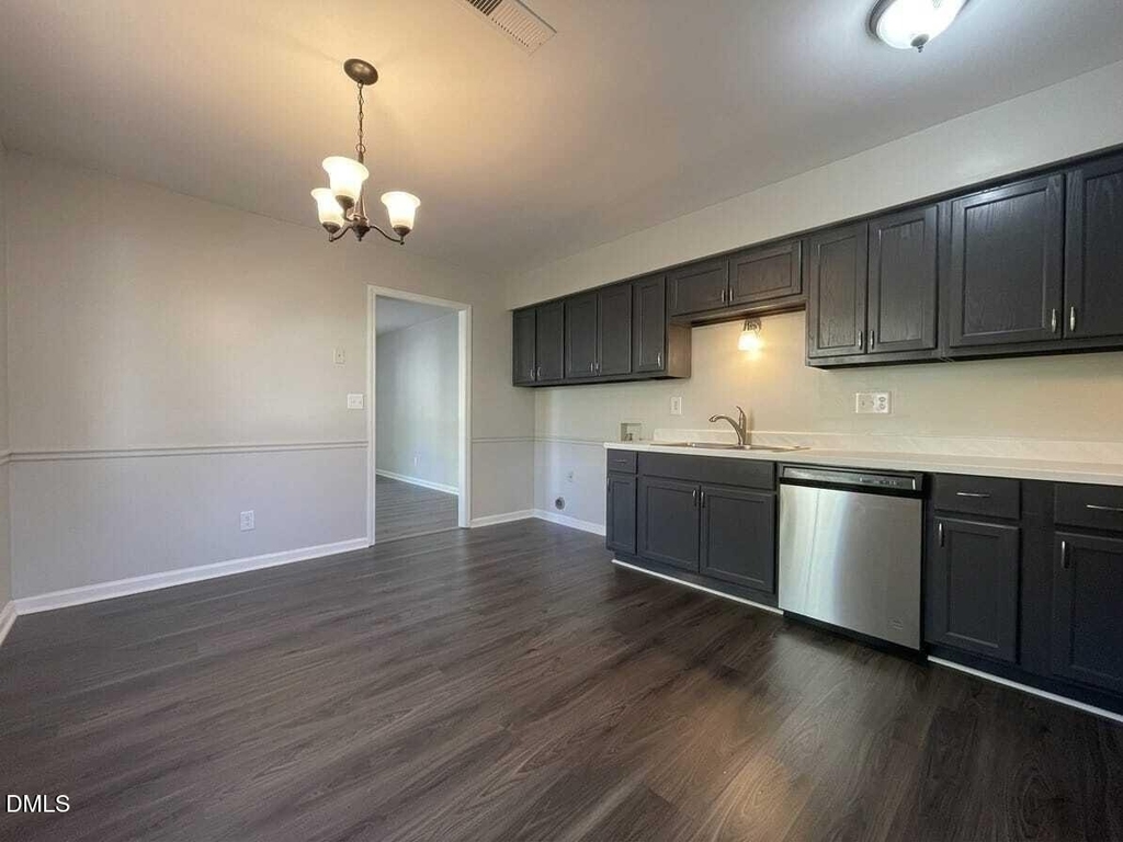 601 Larchwood Drive - Photo 6