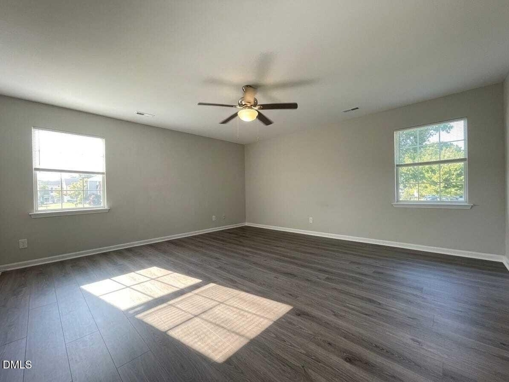 601 Larchwood Drive - Photo 13