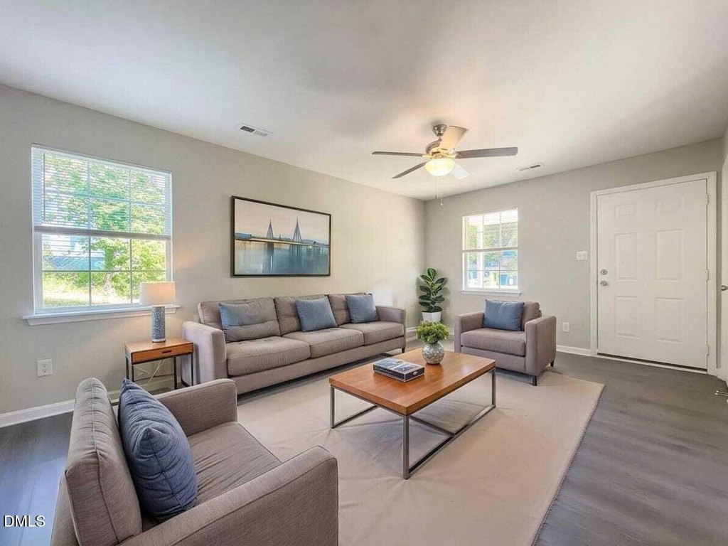 601 Larchwood Drive - Photo 4