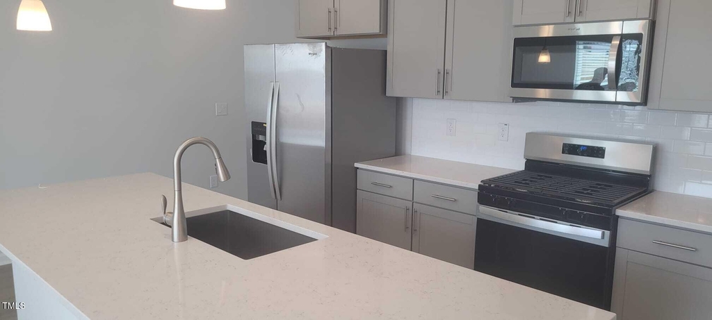 1464 Hasse Avenue - Photo 2