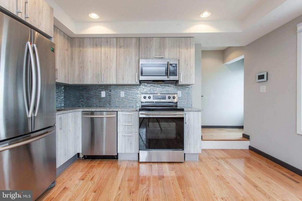 2553 Montrose Street - Photo 5