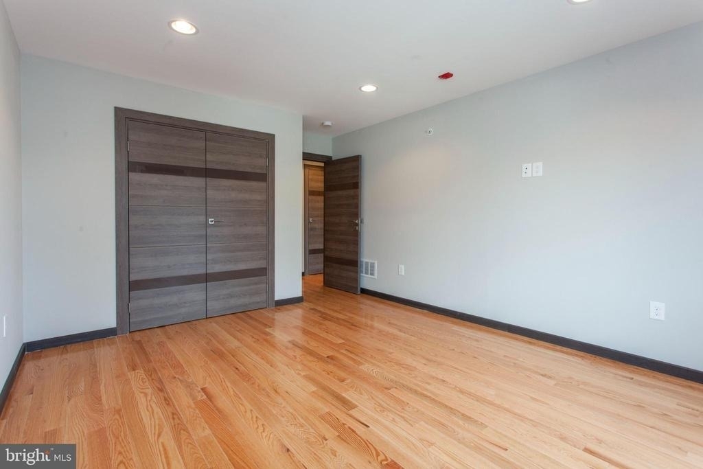 2553 Montrose Street - Photo 9