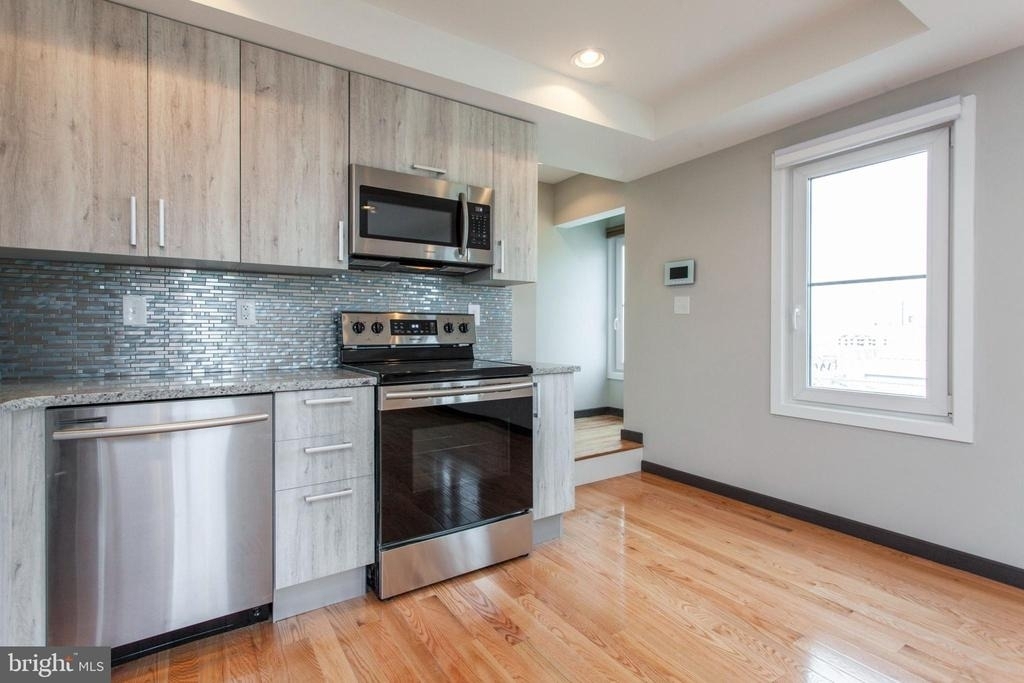 2553 Montrose Street - Photo 6