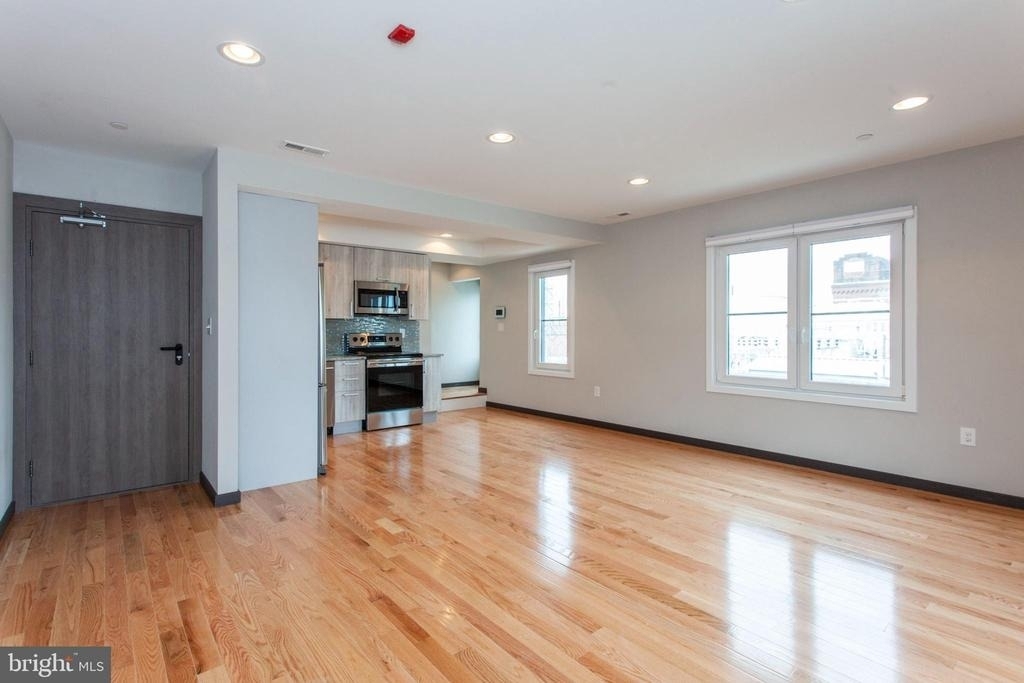 2553 Montrose Street - Photo 0