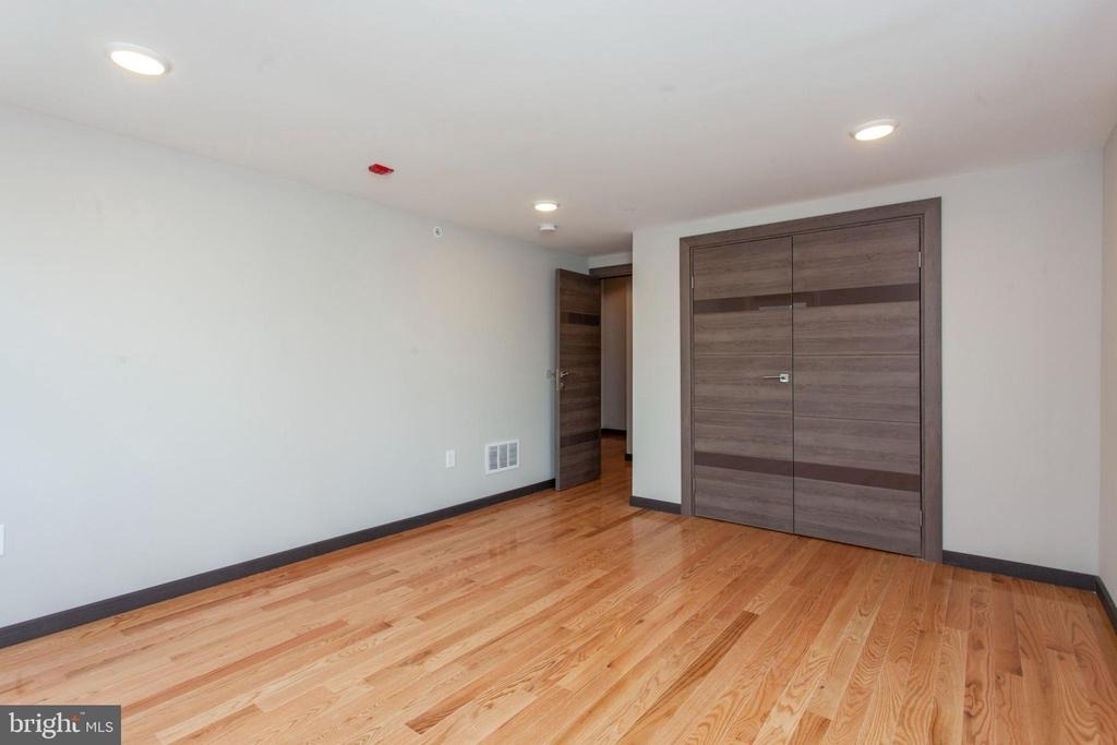 2553 Montrose Street - Photo 11