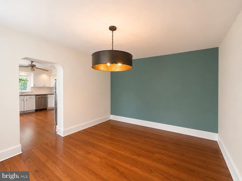 605 Naomi Street - Photo 3