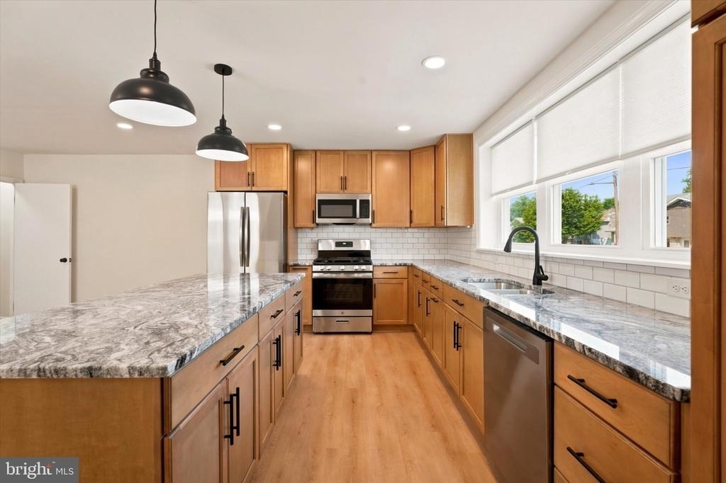 668 Renz Street - Photo 2