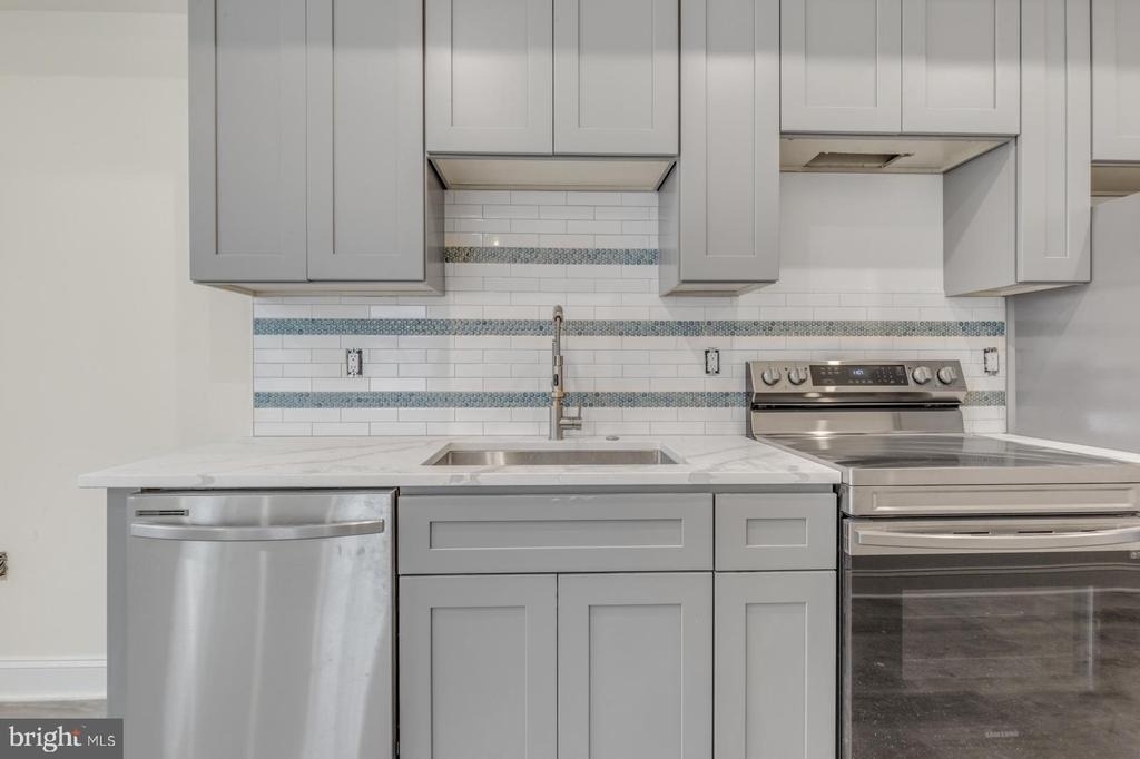 6601 Ridge Avenue - Photo 5
