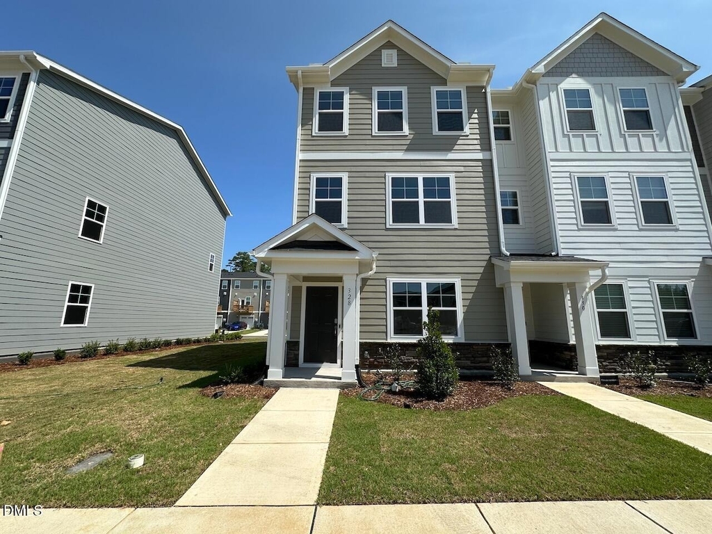 328 Carolina Spgs Boulevard - Photo 0
