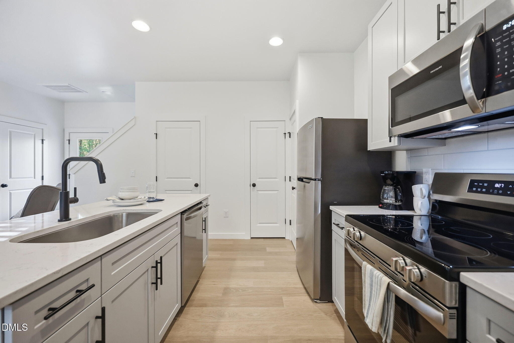 2819 Wilcox Place - Photo 3